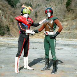 昔の特撮ヒーローはよく握手したよな