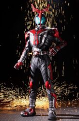 仮面ライダーカブトの配信見てるけど開いてない状態のハイパーフォームもカッコいいな