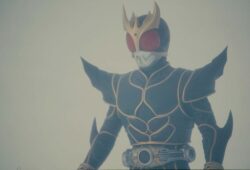 仮面ライダークウガ アルティメットフォームが武器持ってる････